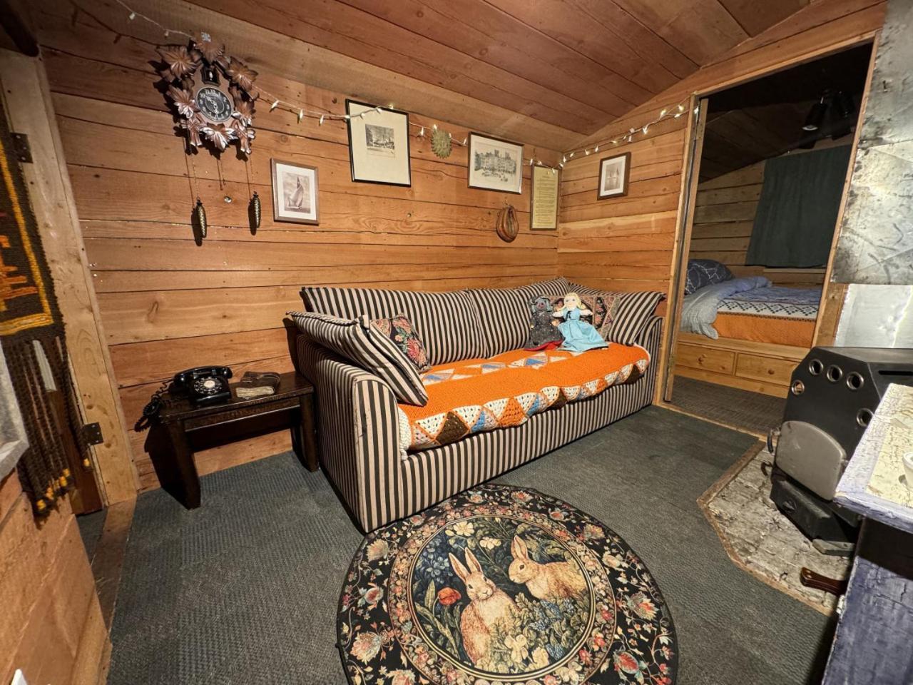 Rustic Cozy Cabin With Hot Tub Bragg Creek Exterior foto