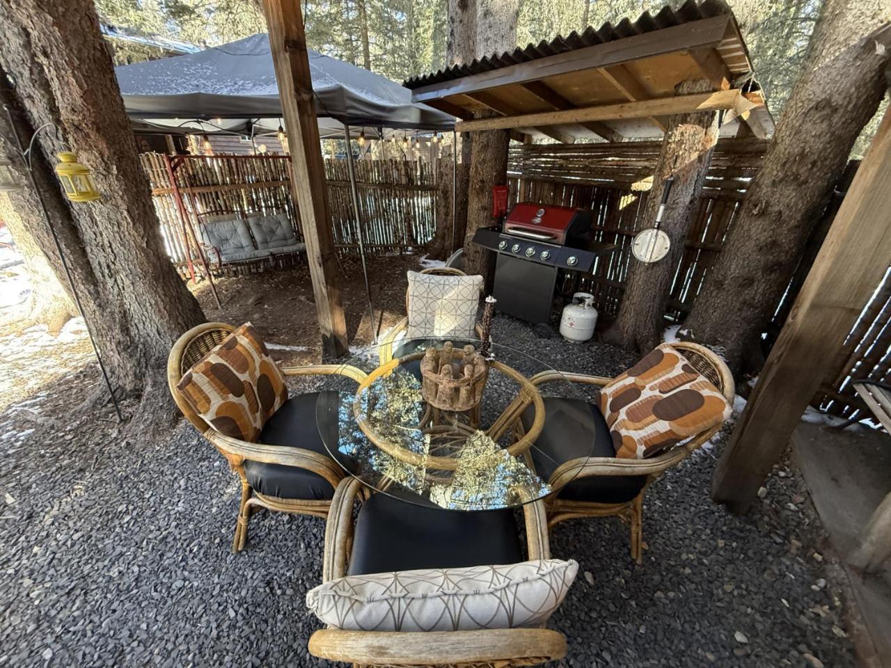 Rustic Cozy Cabin With Hot Tub Bragg Creek Exterior foto